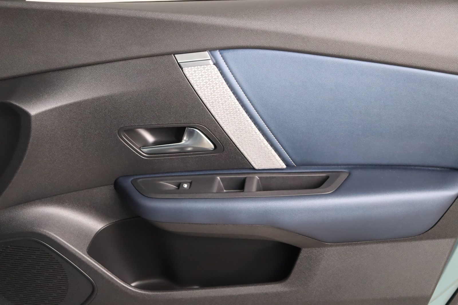 Fahrzeugabbildung Citroën C4 1.2i Feel Pack * LED * Navi * LRHZ *