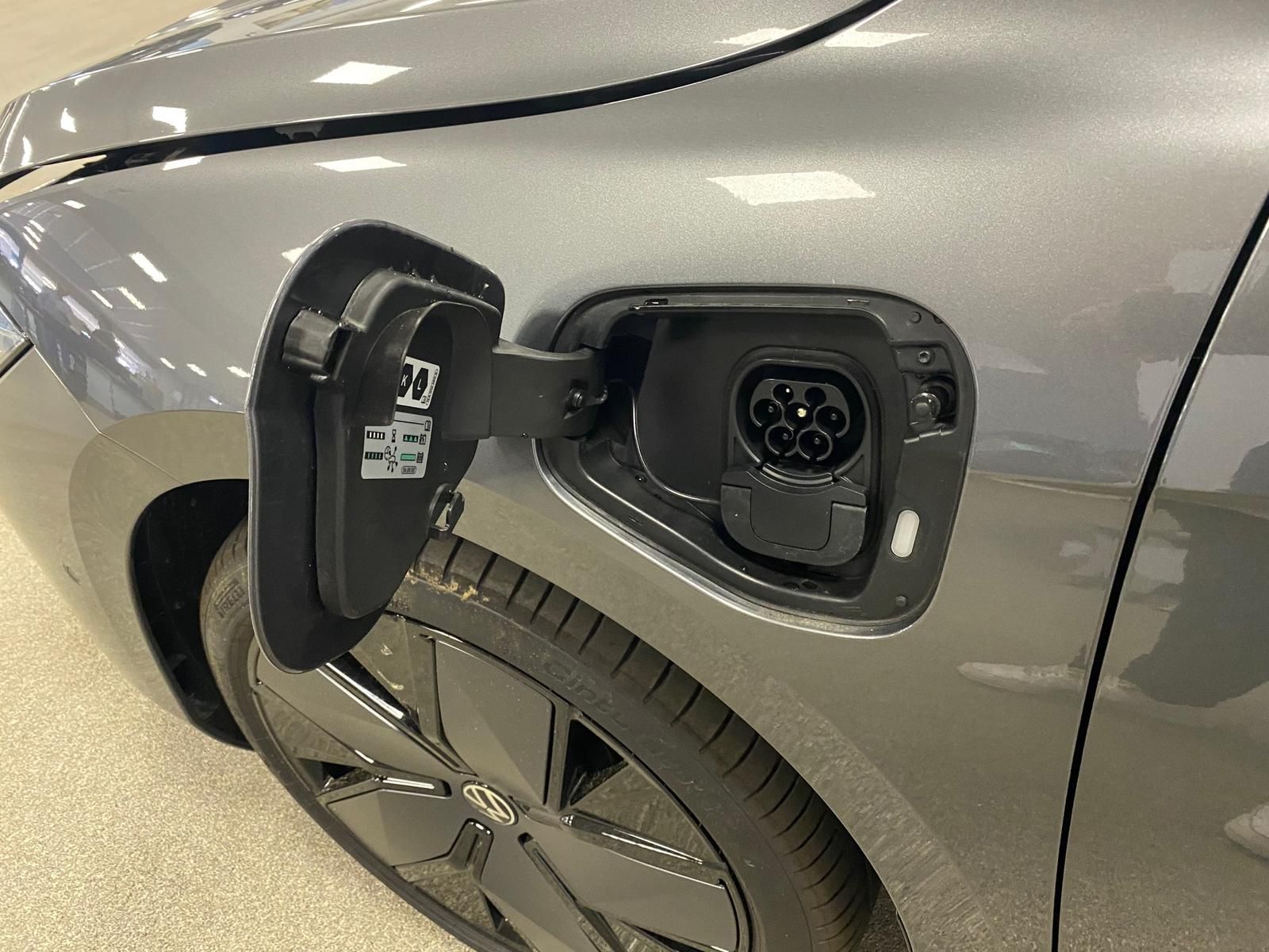 Fahrzeugabbildung Volkswagen Passat Variant 1.5 TSI eHybrid DCC R-Line