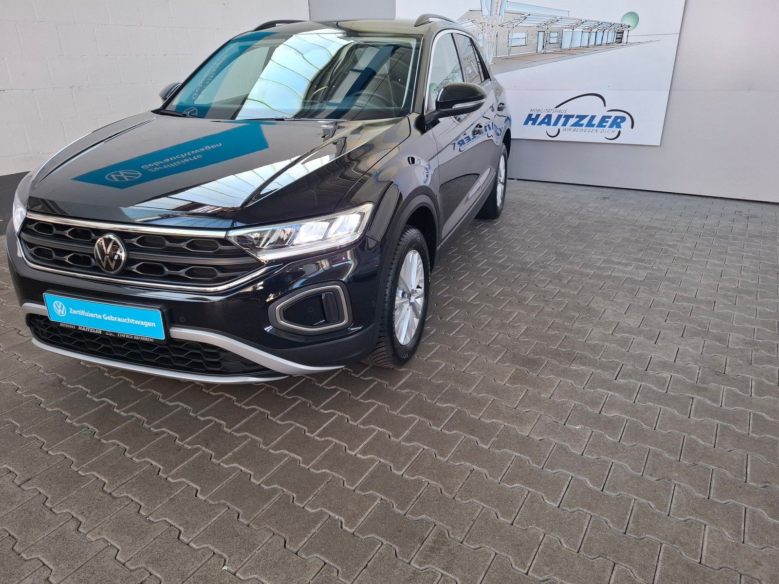 Fahrzeugabbildung Volkswagen T-Roc Life 1.0 TSI +Navi+Abg.Heckscheiben+Sitzh.