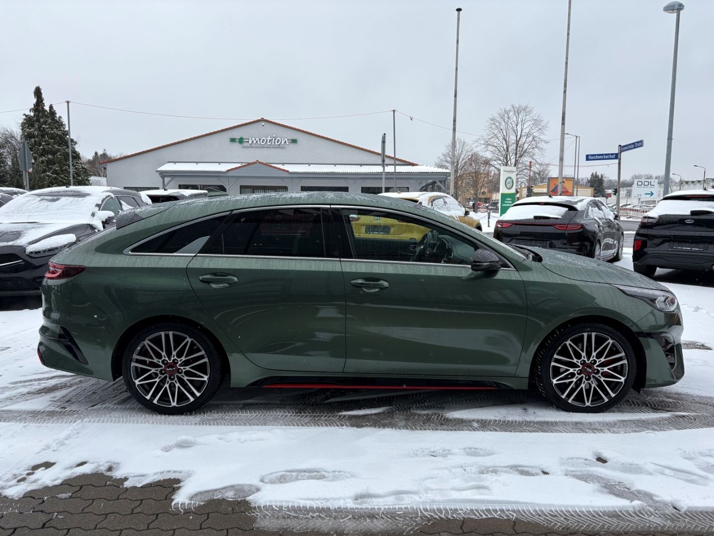 Fahrzeugabbildung Kia ProCeed GT VerkehrszeichER Kamera TotWinkASS AHK
