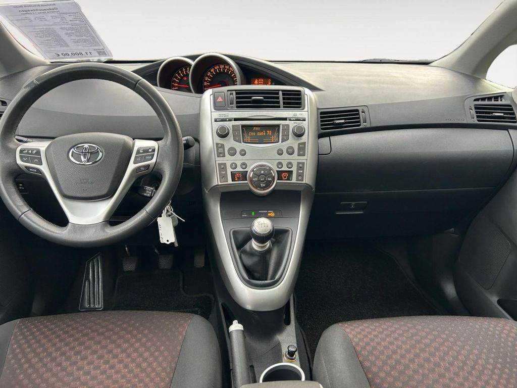 Fahrzeugabbildung Toyota Verso 1.8 Edition