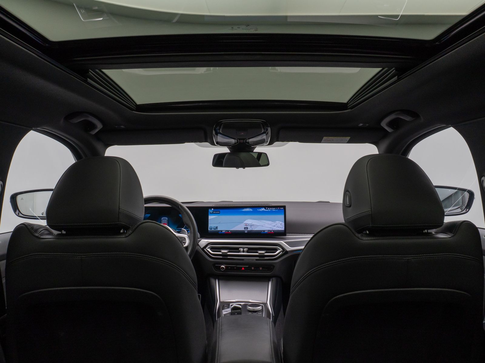 Fahrzeugabbildung BMW 330e xD M Sport Panorama Kamera HUD H/K AHK 19"