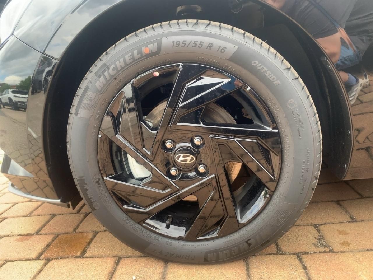 Fahrzeugabbildung Hyundai i20 Blackline bis 30.07. FAST START