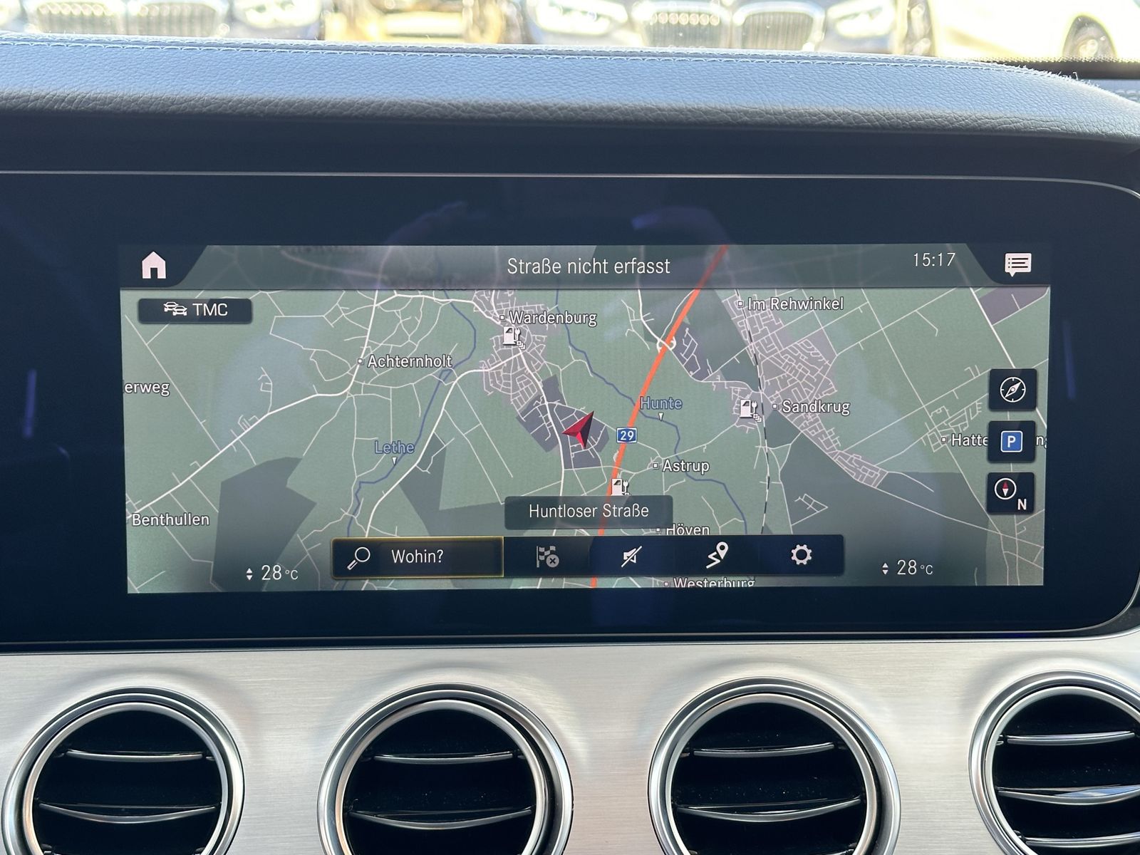 Fahrzeugabbildung Mercedes-Benz E 300de T 4Matic AMG NAV+LED+AHK+WIDESCREEN+PANO