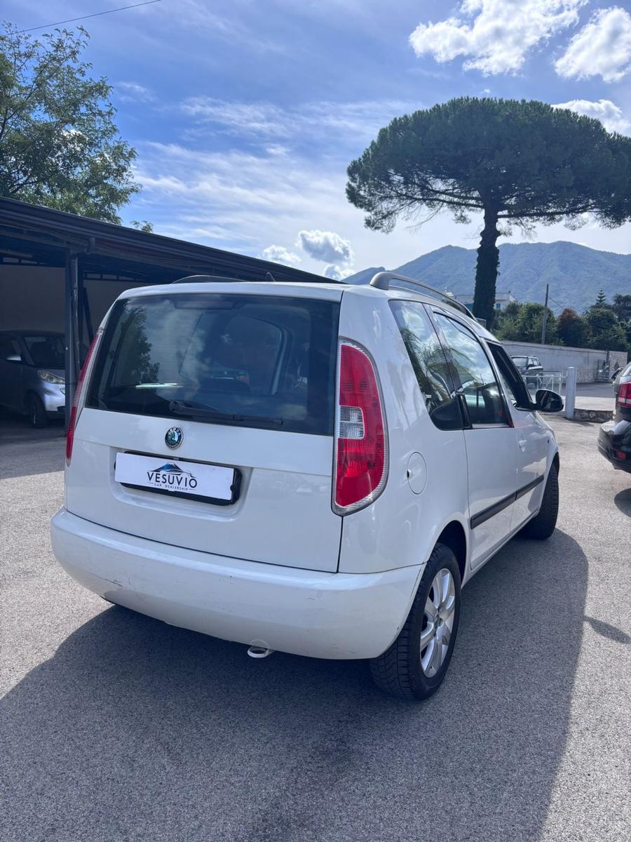 Skoda Roomster 2012 — салон