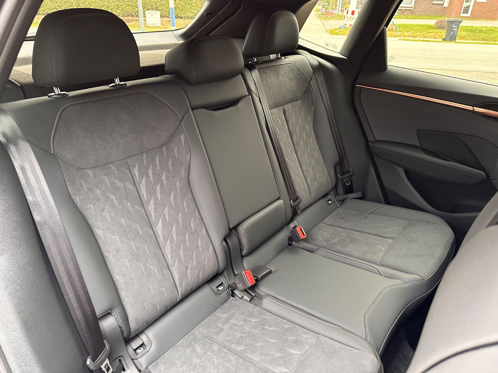 Fahrzeugabbildung CUPRA Terramar 1.5 eTSI DSG AHK/ACC/LED/RFK/APP