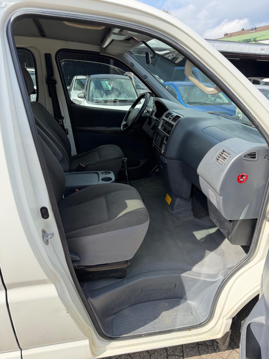 Toyota Hiace 2,5 LANG 8.Sitzer Klima AHK