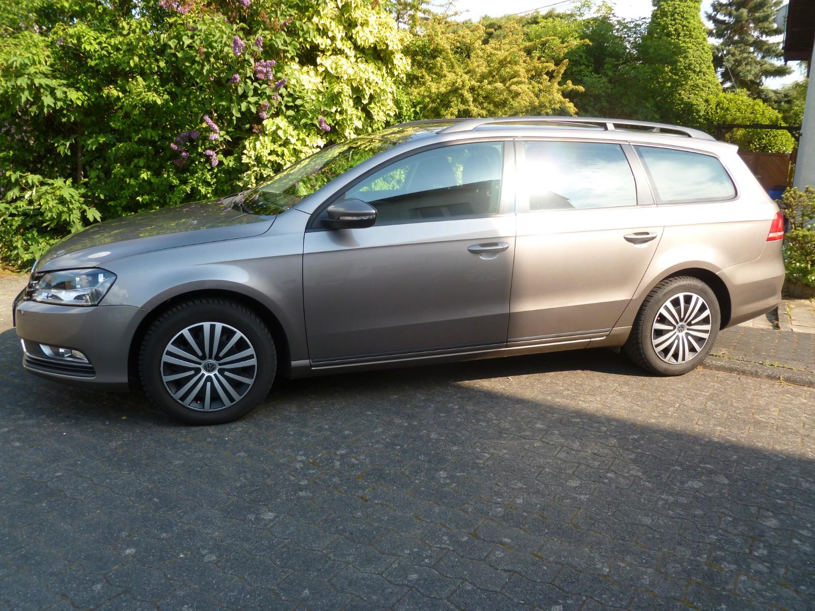 Volkswagen Passat 2011 — interior