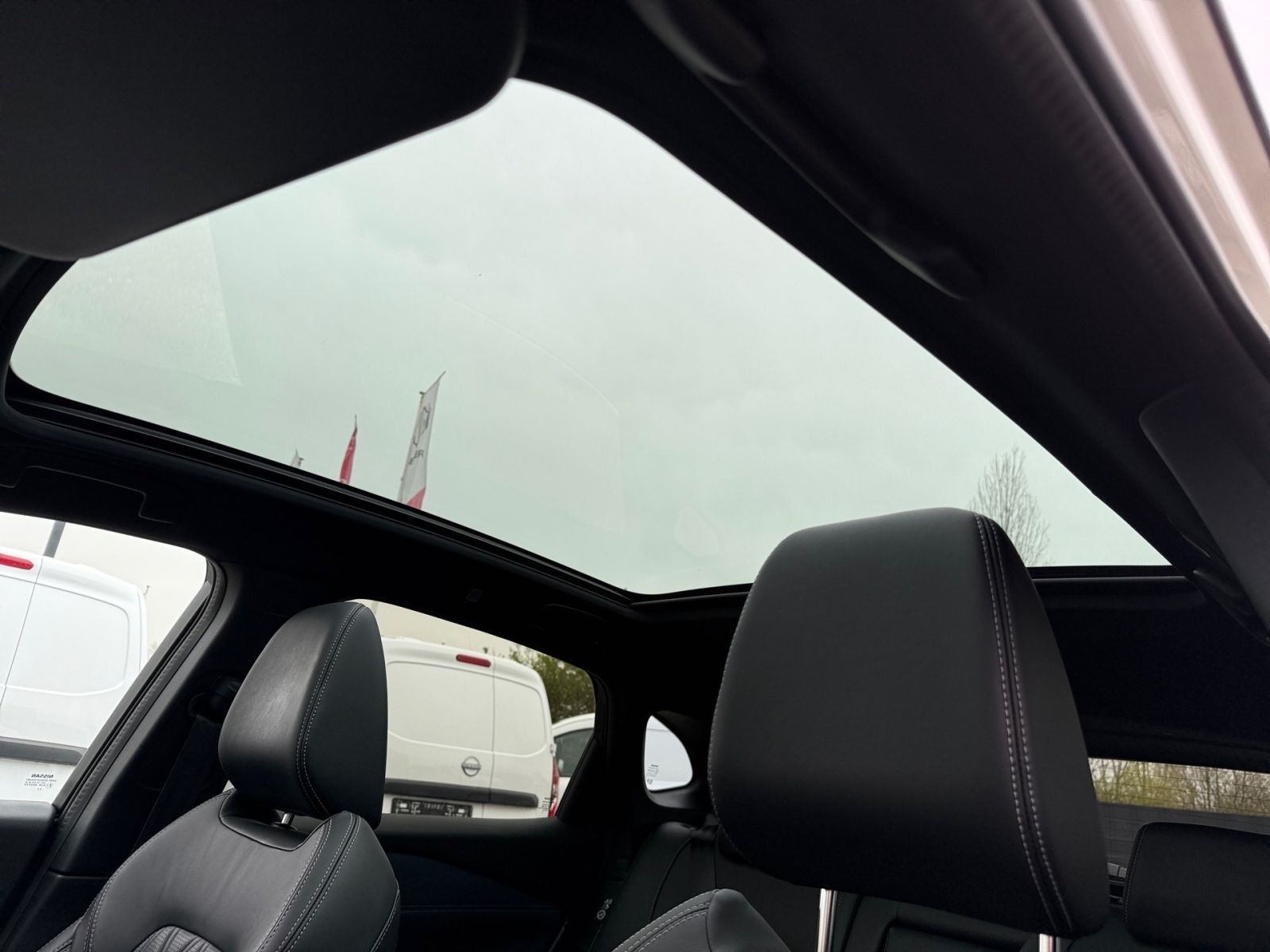 Fahrzeugabbildung Nissan Qashqai 1.3 DIG-T Tekna+ 4x4 *WKR*BOSE*LEDER*
