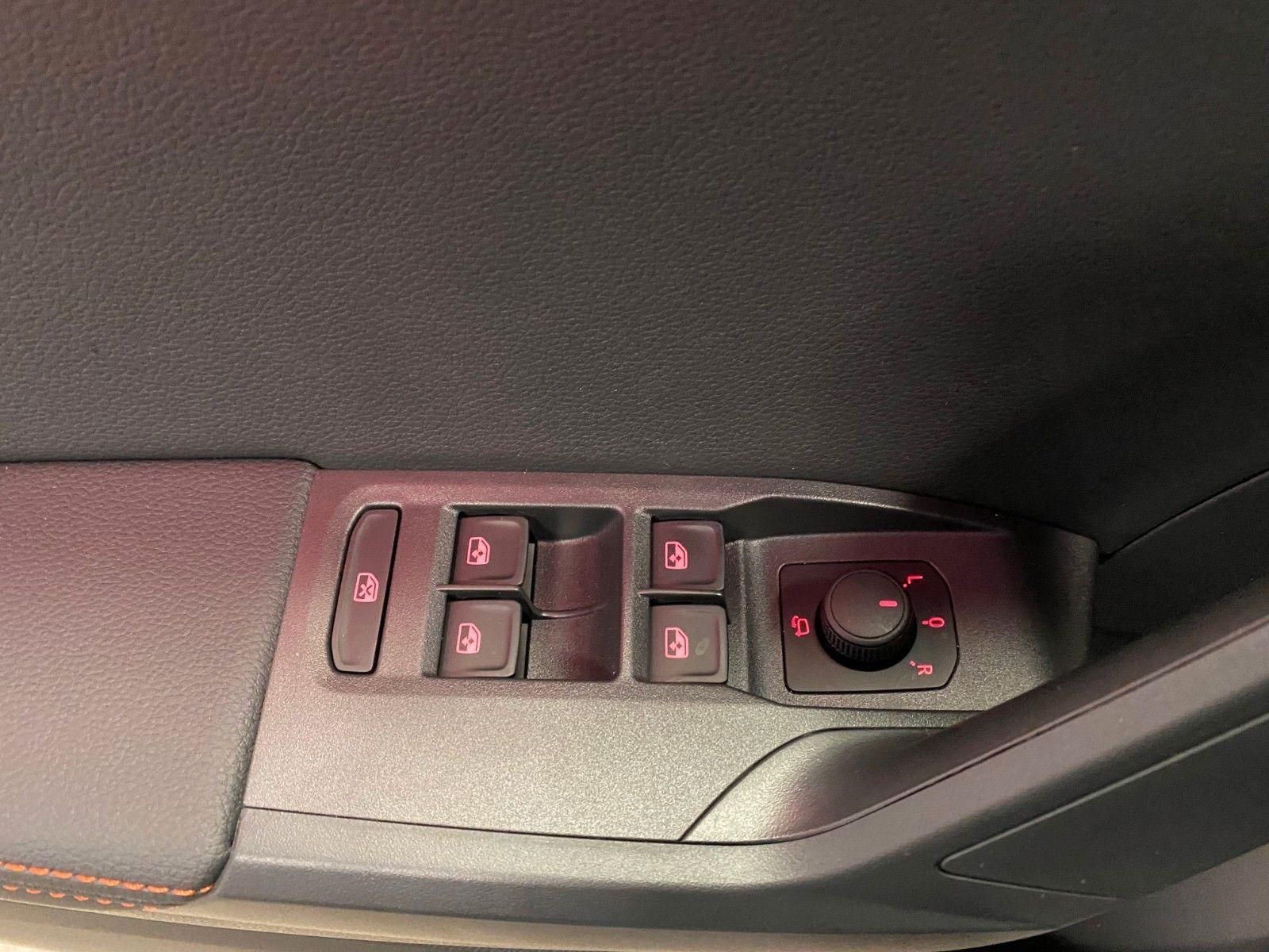 Fahrzeugabbildung SEAT Arona TSI FR DSG+AHK+5 Ja. GARANTIE+SPURWECHSEL+