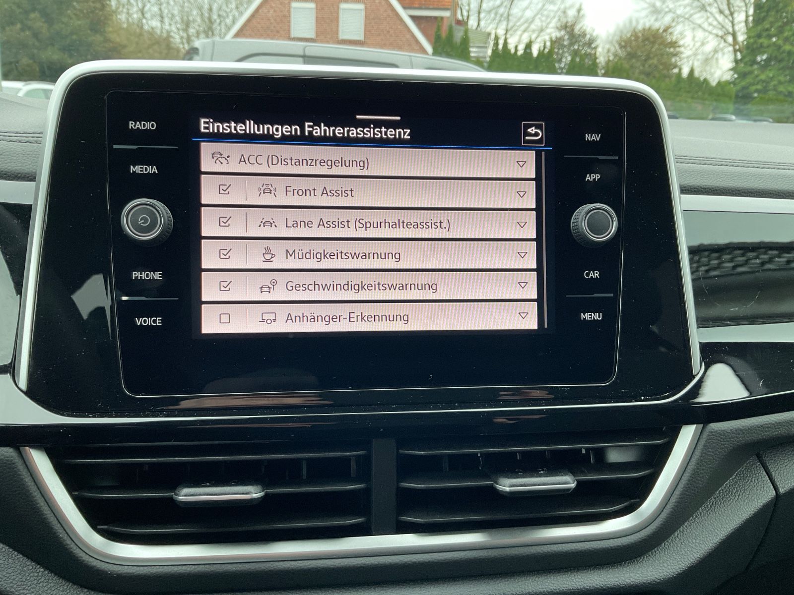 Fahrzeugabbildung Volkswagen T-Roc 1.5 TSI DSG R Line,AHK,ACC,Kamera,Navi