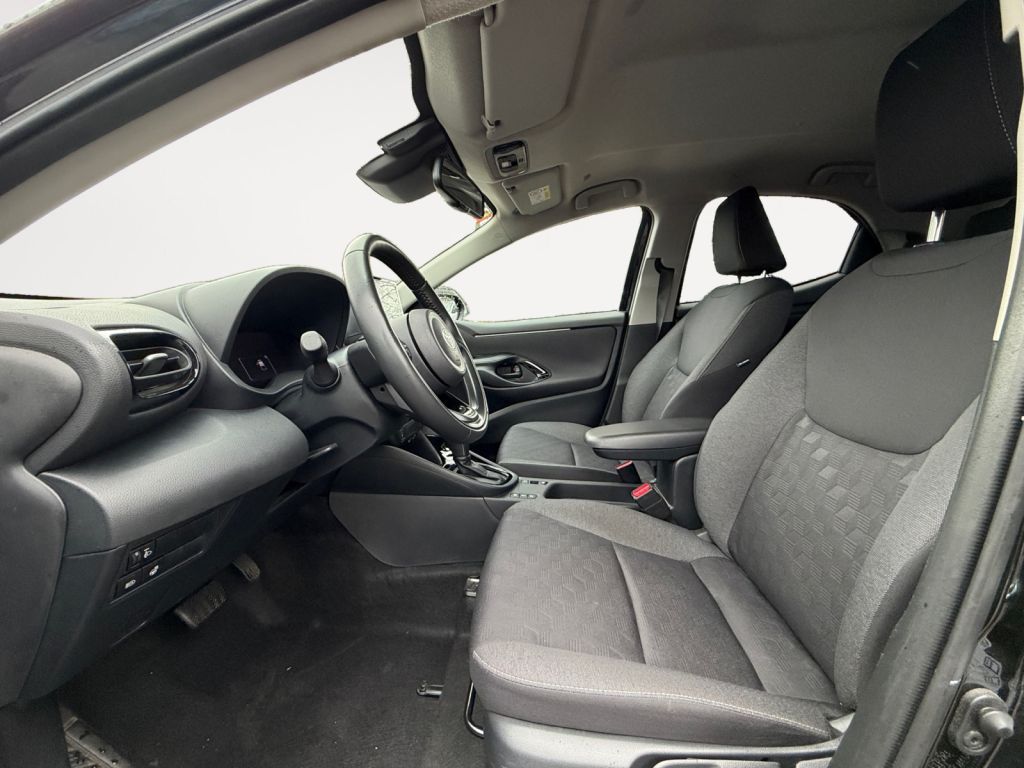 Fahrzeugabbildung Toyota Yaris Hybrid 116 1.5 VVT-i Team Deutschland