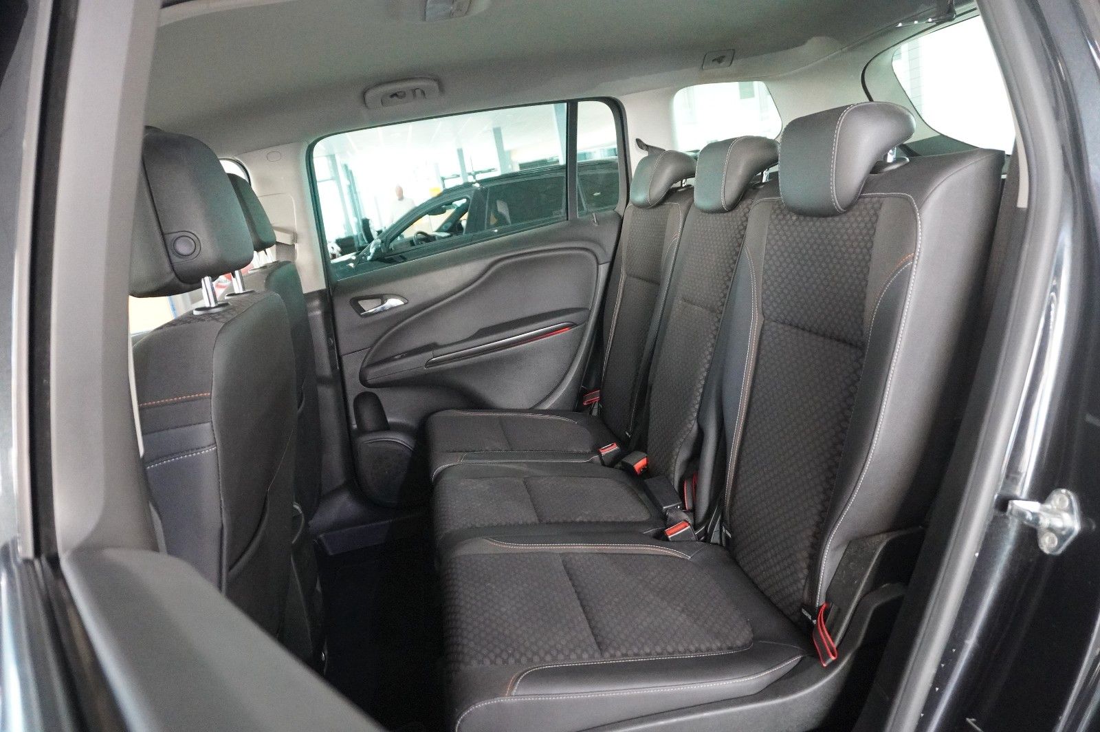 Fahrzeugabbildung Opel Zafira C Tourer 1.6 INNOVATION NAVI/BI-XENON/AHK