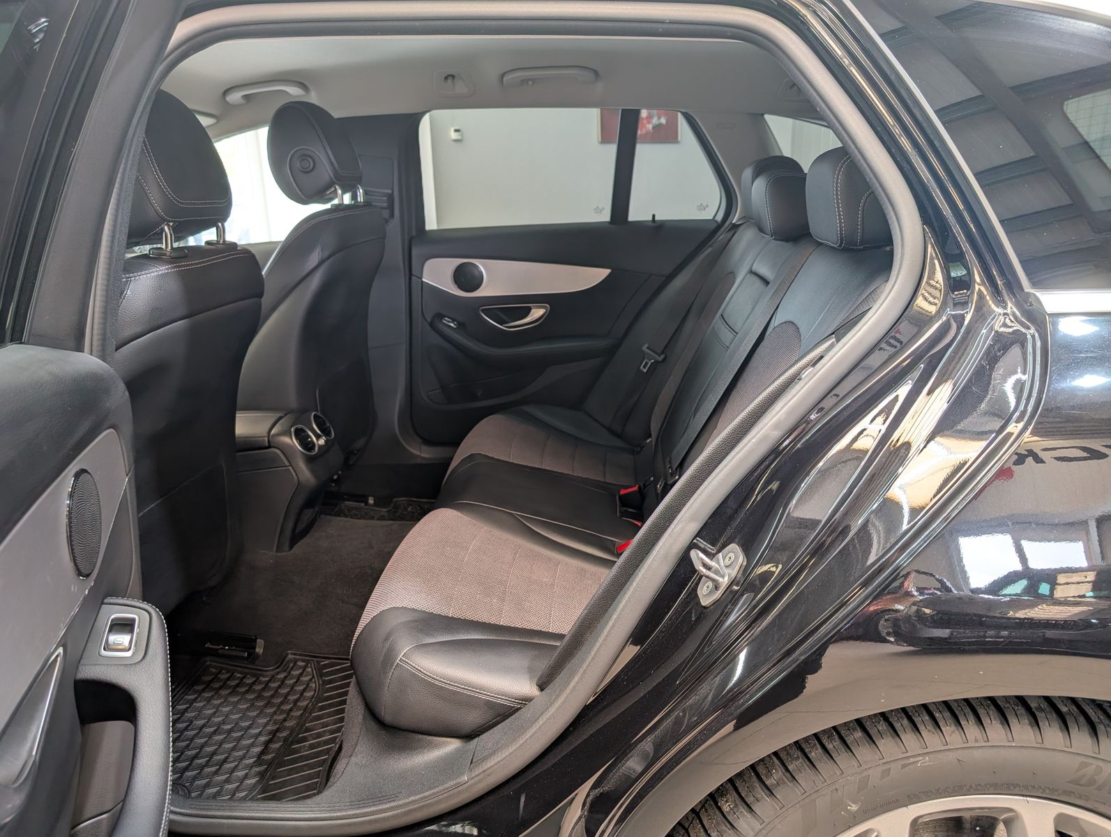 Fahrzeugabbildung Mercedes-Benz C 220 d T 9G Avantgarde T-Leder LED-High Kamera
