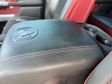 Dodge RAM Rebel 1500 4x4 Crew Cab unfallfrei