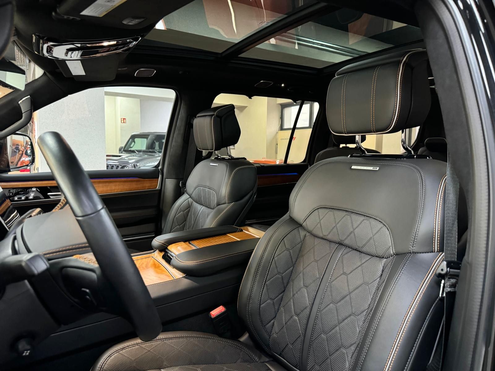 Fahrzeugabbildung Jeep GRAND WAGONEER SER. III BLACK LINE-24"6.4L V-8 .