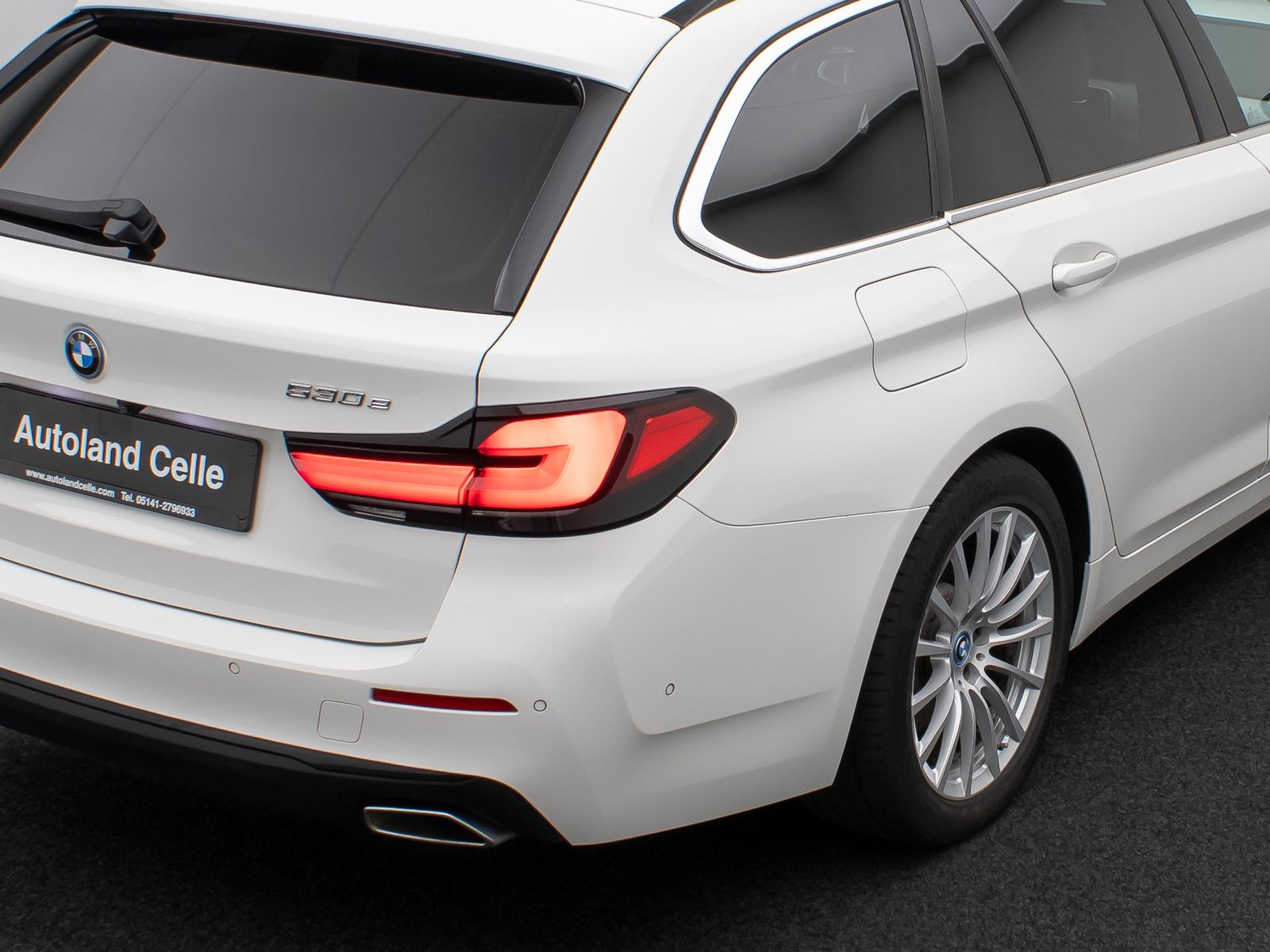 Fahrzeugabbildung BMW 530e Panorama Kamera DAB HiFi 4xKlima Leder 18Zl