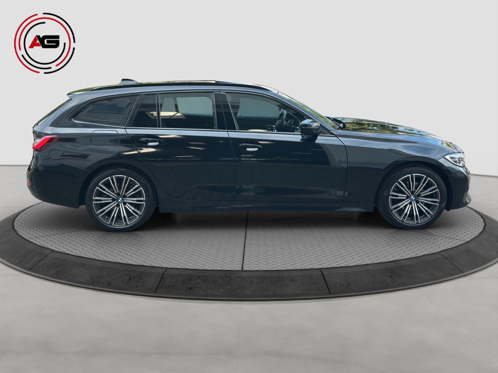BMW 320dT Sport LC.PRO ACC LED PANO HIFI KAMERA AHK foto 4