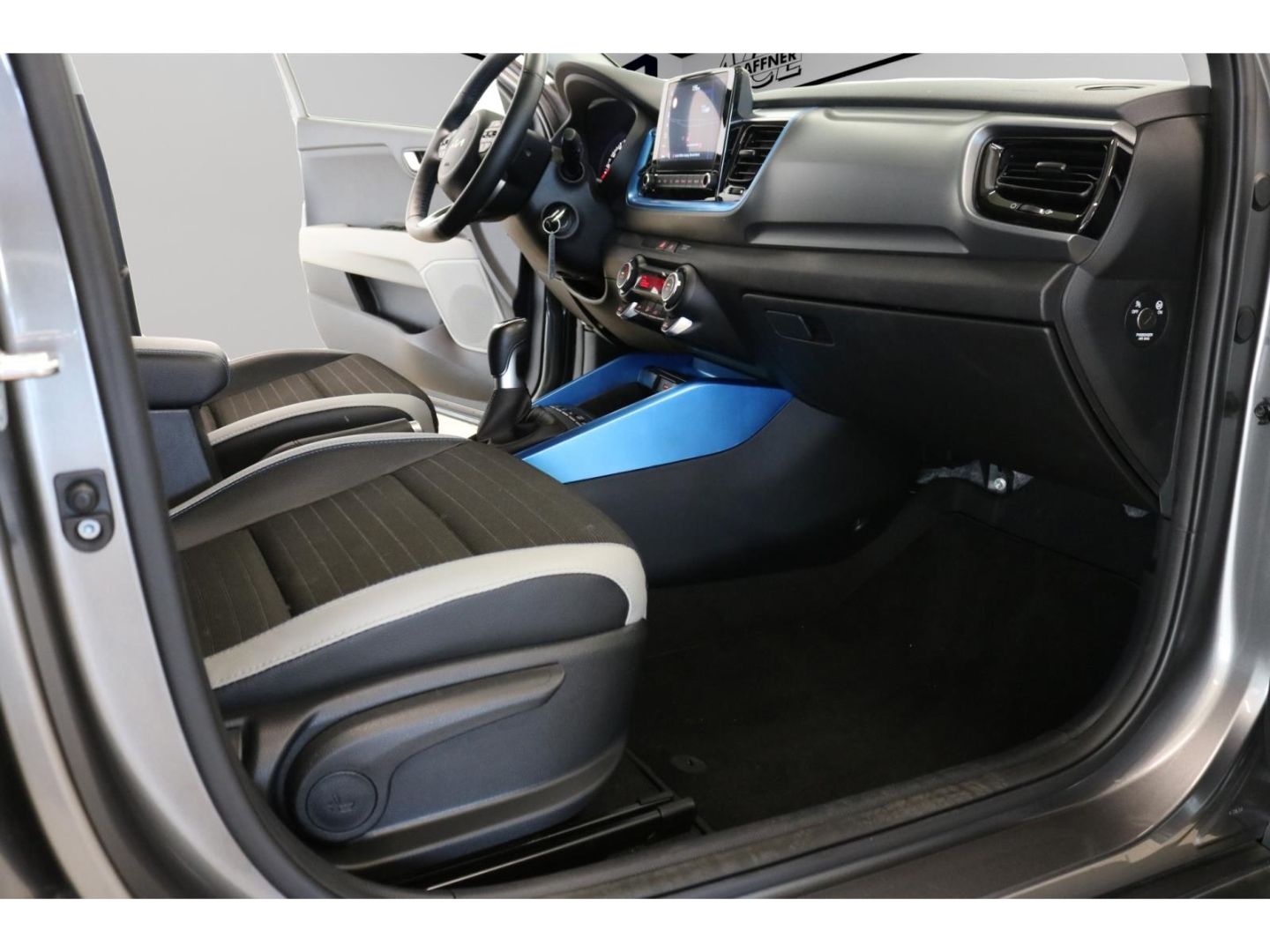 Fahrzeugabbildung Kia Stonic Nightline Edition 1.0 T-GDI 48V Navi SHZ