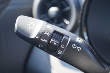 Hyundai i10 Trend AUT.-NAVI-ALU-TEMPOMAT-KAMERA-SHZG-PDC