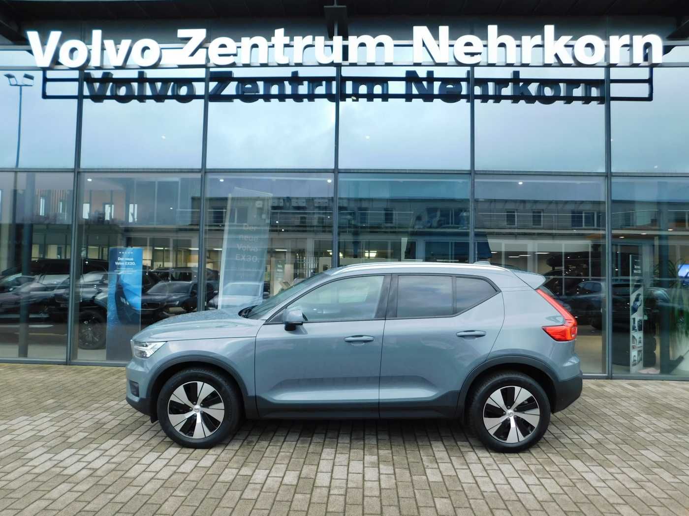 Fahrzeugabbildung Volvo XC40 T3 Geartronic Momentum Pro 'SHZ, LED, ALU'