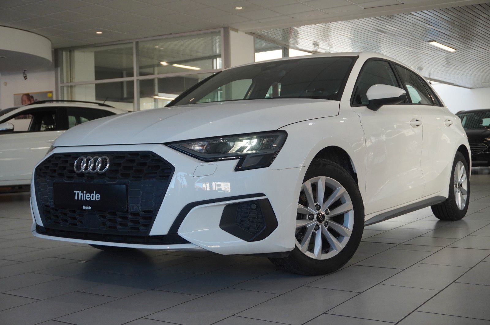 Fahrzeugabbildung Audi A3 Sportback 35 TFSI NAVI/LED/SPORT/SHZ/VIRT/DAB