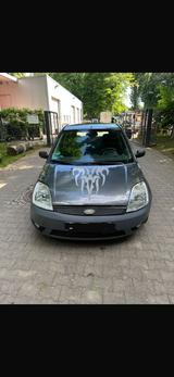 Ford Fiesta 1.6 V TÜV Mai 2027 - Ford Fiesta aus 2004: 1.6