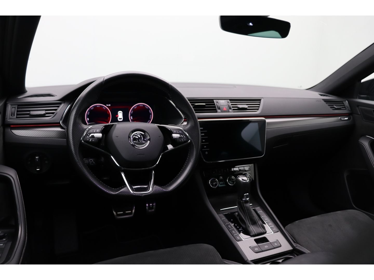 Fahrzeugabbildung SKODA Superb Combi SportLine 4x4 Digi Cockpit 360 Kame