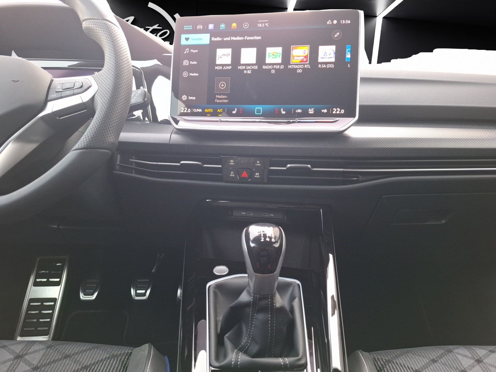 Fahrzeugabbildung Volkswagen Golf VIII TSI R-Line LED APP AID ACC RFK SH LHZ