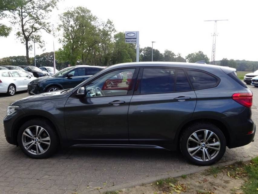 Fahrzeugabbildung BMW X1 xDrive 20d  Allrad Automatik Sport Line AHK