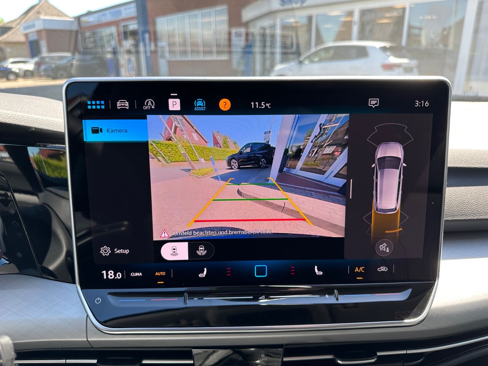 Fahrzeugabbildung Volkswagen Golf VIII Variant 1.5 TSI Life Navi/ACC/LED/Shzg