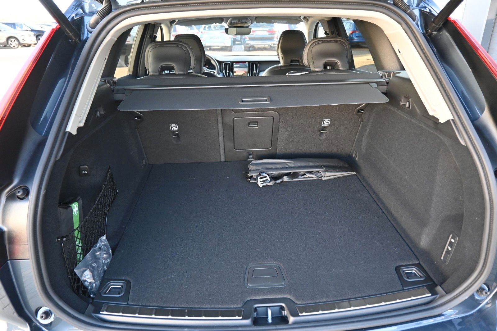 Fahrzeugabbildung Volvo XC60 B5 B AWD Ultra Dark*PANO*360°*LUFT*ACC*AHK