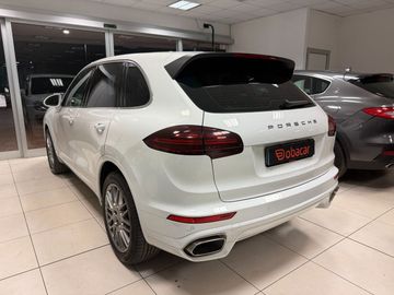 Porsche Cayenne - 4