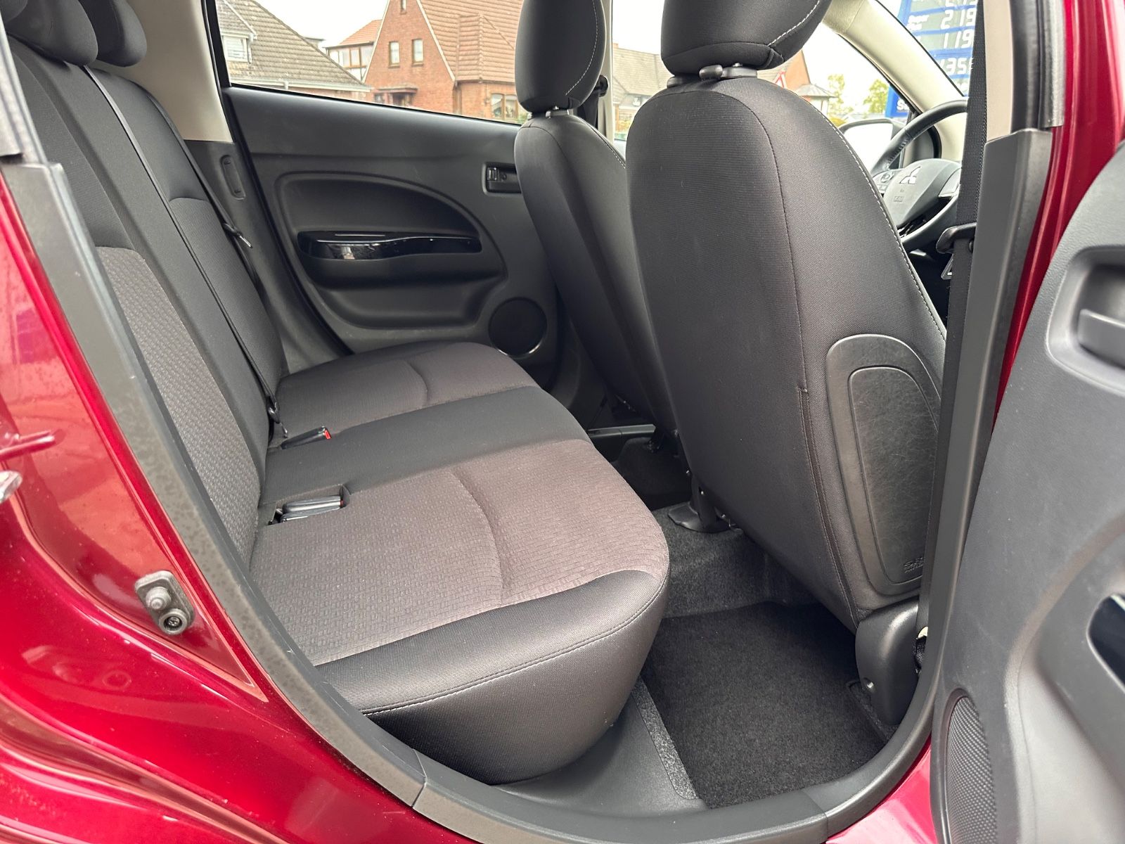 Fahrzeugabbildung Mitsubishi Space Star Edition 100+ Navi/SHZG/Klima/BT/PDC