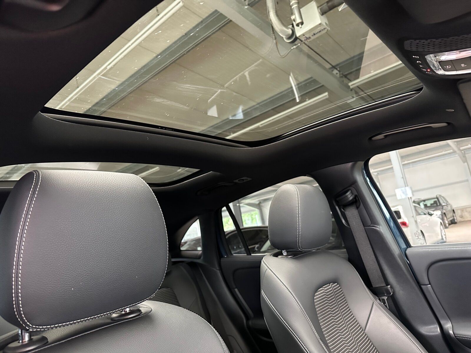 Mercedes-Benz EQA 300 4MATIC Progressive Pano-Dach AHK 360° foto 21