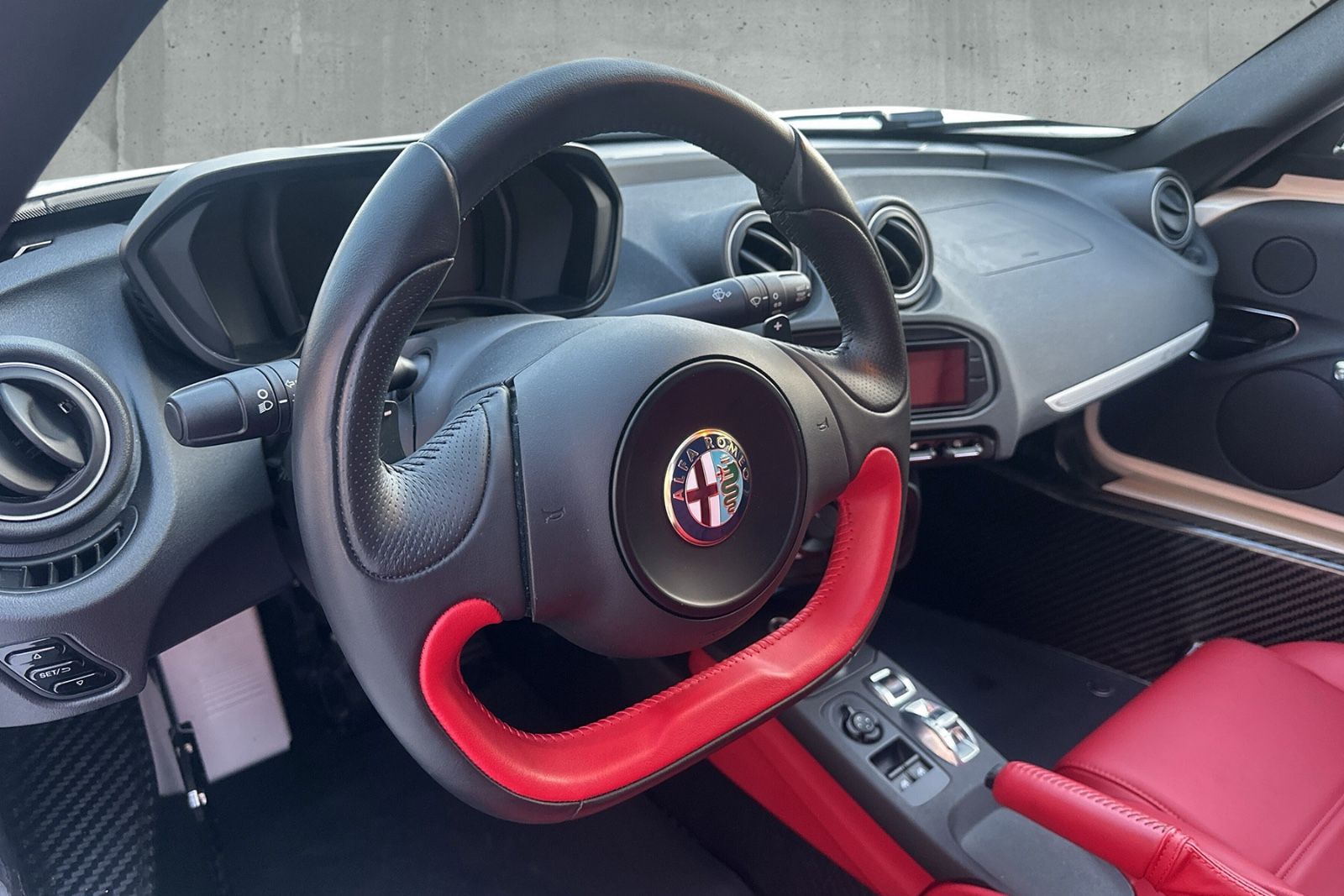 Fahrzeugabbildung Alfa Romeo 4C*1.Hand*Deutsches Auto*Carbon Scheinwerfer