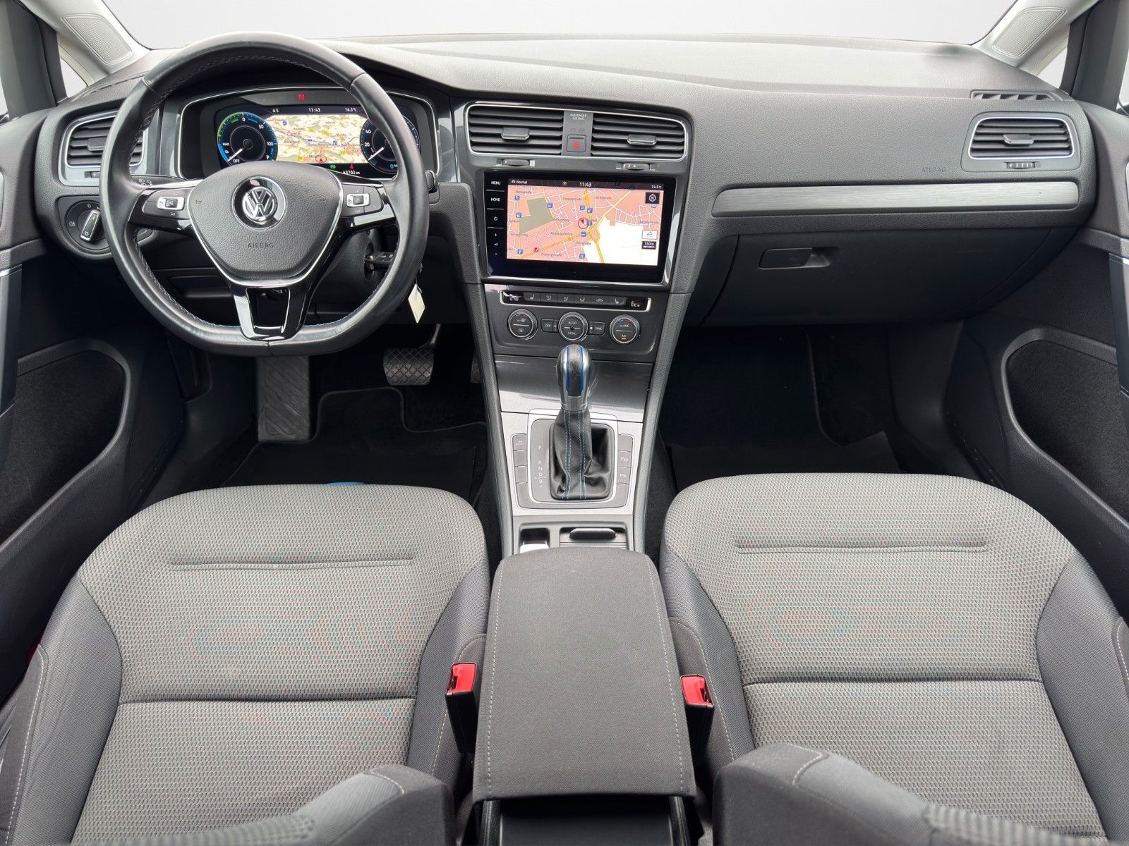 Fahrzeugabbildung Volkswagen GOLF E COMFORT VIRT KAM SHZ LED ALLWET PDC