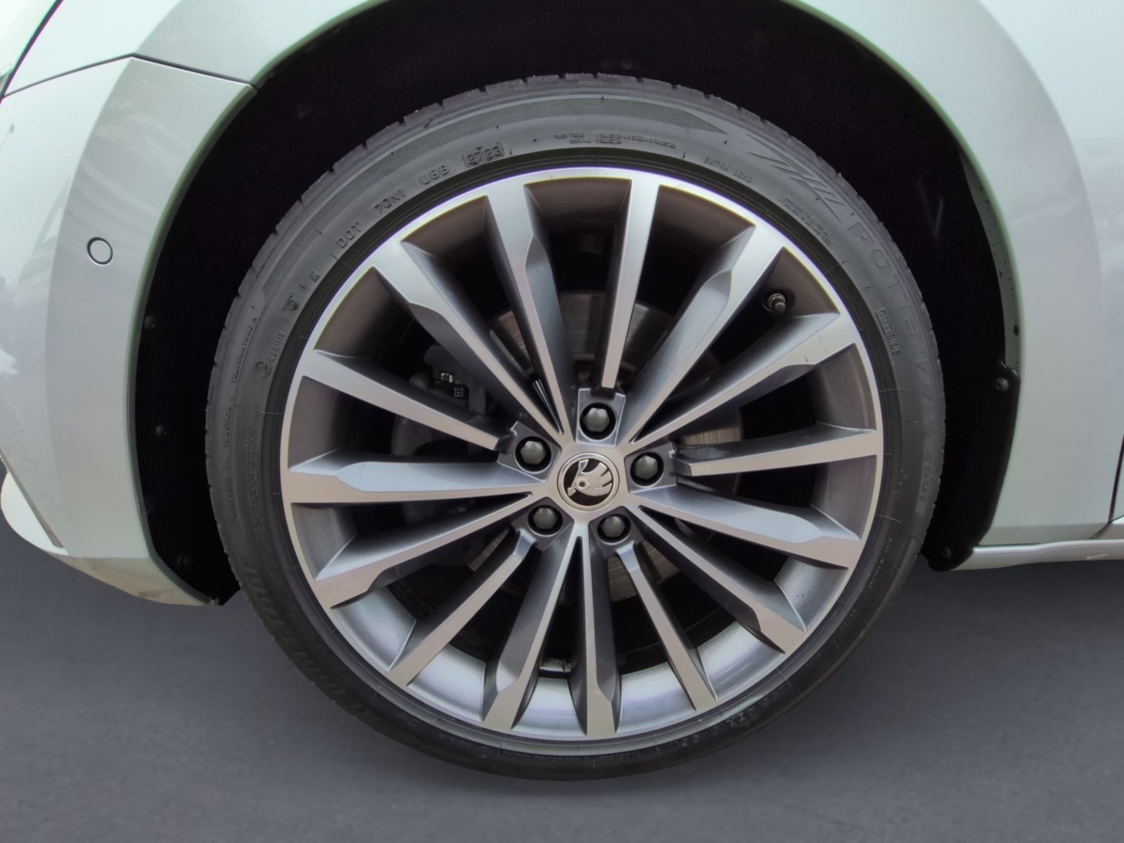 Superb Combi 2.0 TSI DSG 4x4 L&K STHZ+AHK