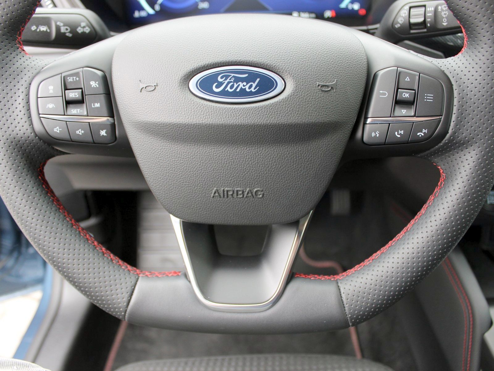 Fahrzeugabbildung Ford Focus ST-Line X 1,0 EcoBoost Mild Hybrid
