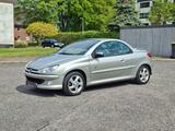 Peugeot 206 CC Roland Garros 1.6 *Tüv*wenig km* - Peugeot 206: Cabrio, 206cc