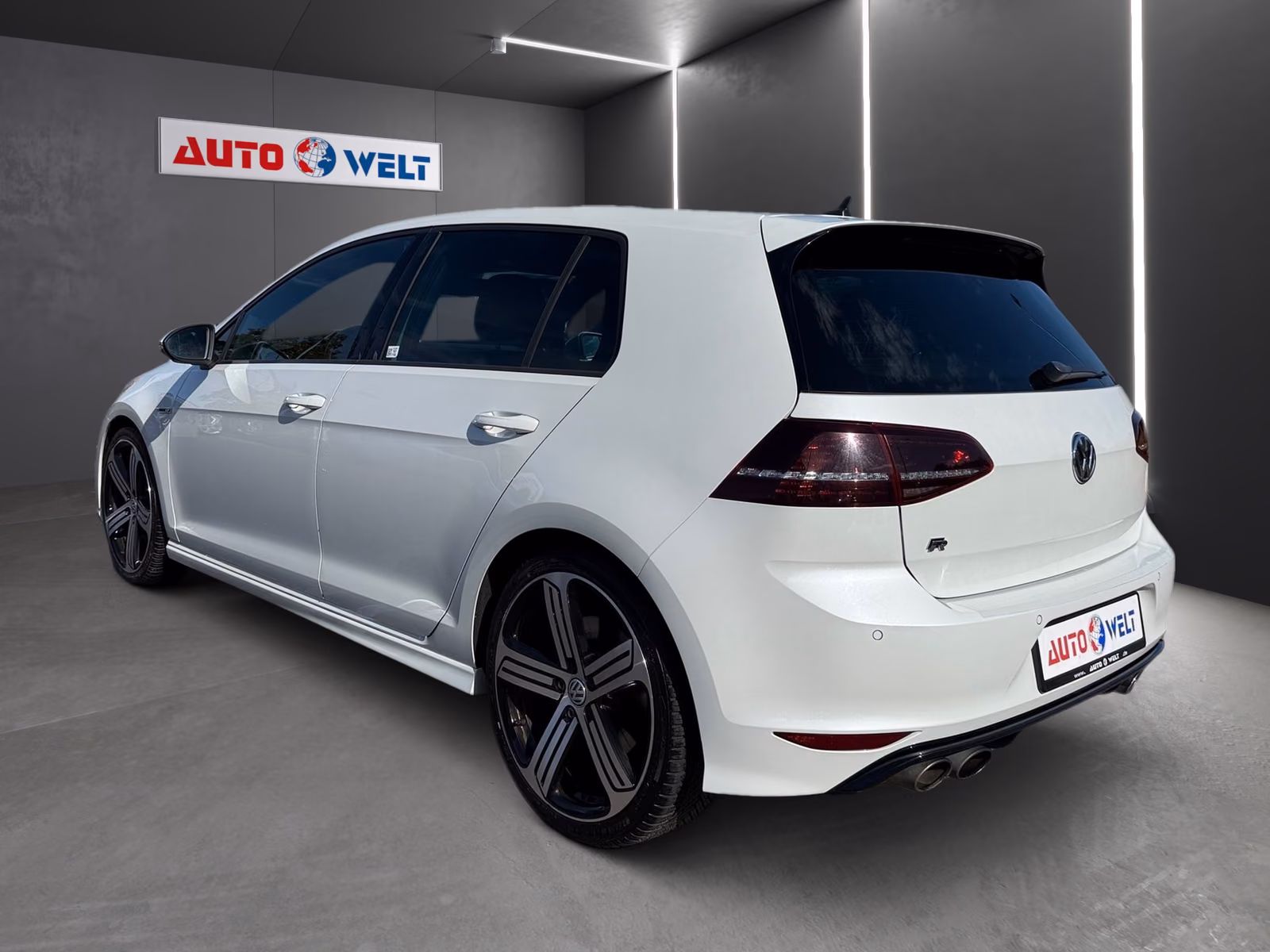 Volkswagen Golf VII 2.0 R BMT 4Motion Xenon Leder PDC Navi