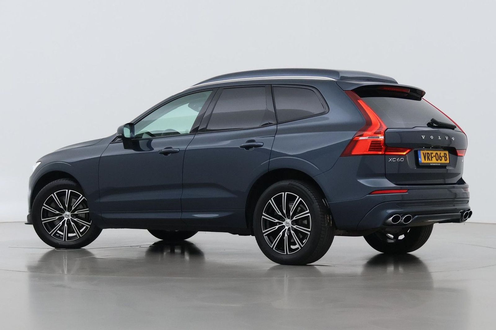 Volvo XC60 2.0 D4 AWD Momentum | HEICO SPORTIV | Grijs imagem 2