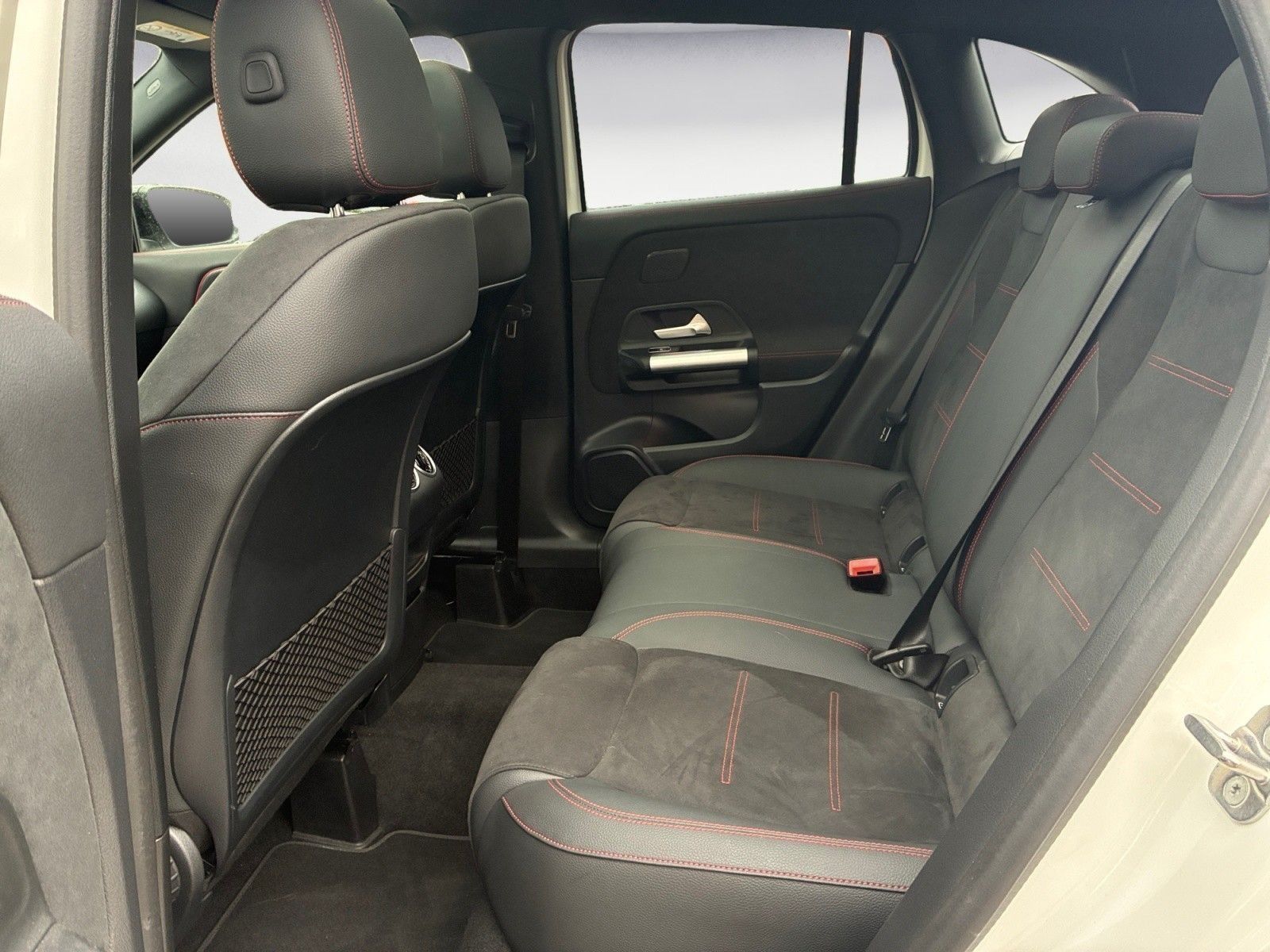 Mercedes-Benz GLA 220 4 MATIC AMG LED TEMPOMAT PANORAMA NAVI foto 13