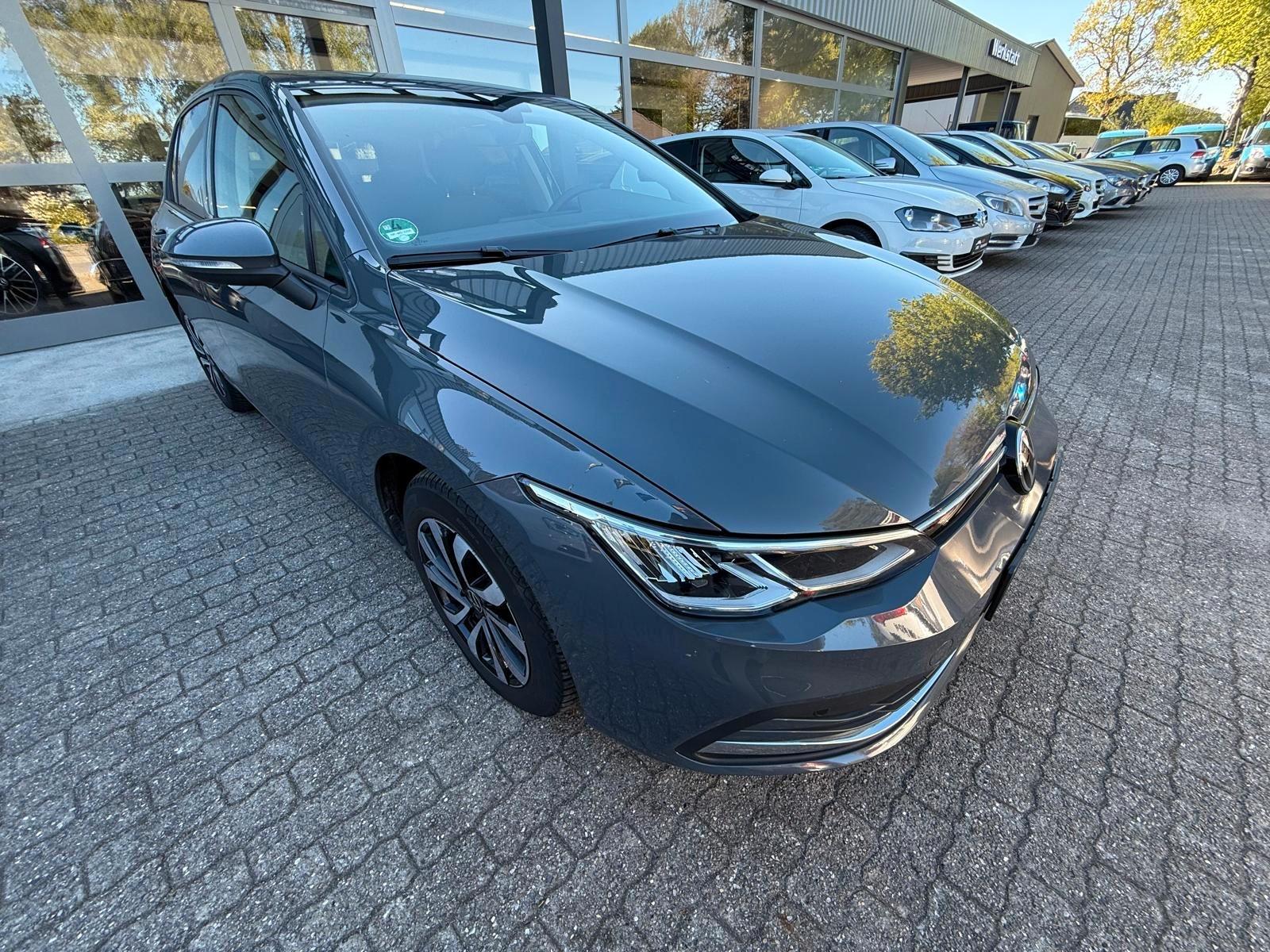 Volkswagen Golf VIII Lim. Active Aut./R-Kam./1.Hand/Apple