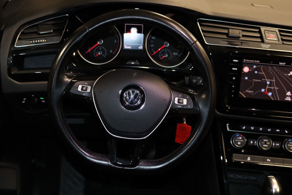 Fahrzeugabbildung Volkswagen Touran 2.0 TDI DSG Highline-Navi-Kam.-STDHZ-LED-