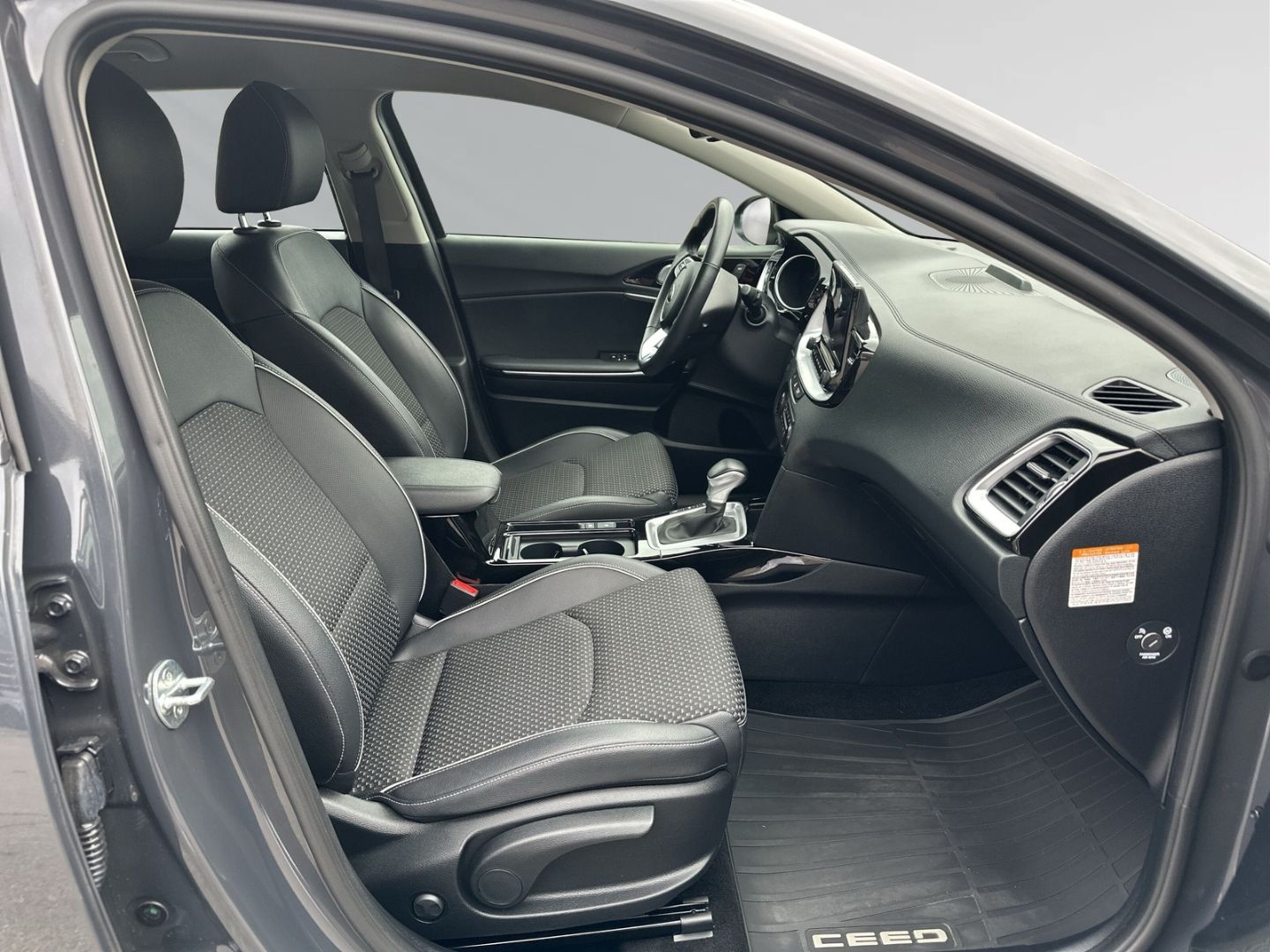 Fahrzeugabbildung Kia Ceed_sw 1.6 Plug-in Hybrid Spirit + Navi + Klima