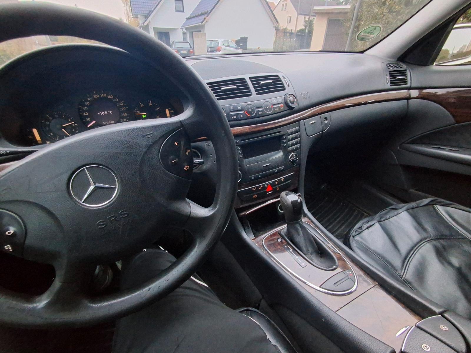 Mercedes-Benz E220 2005 — photo 9