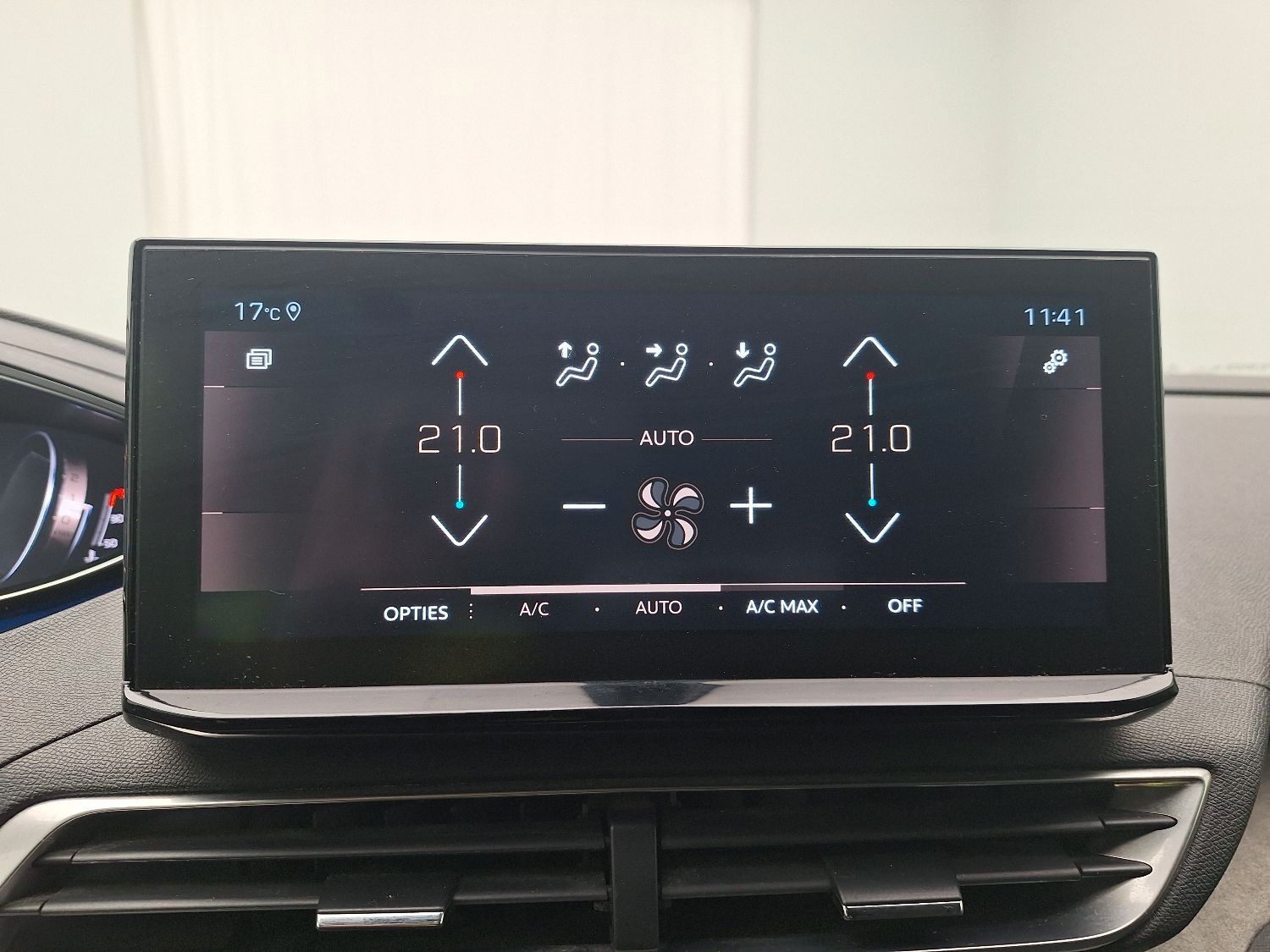Fahrzeugabbildung Peugeot 5008 GT -PACK 1.5D LED/NAVI/SHZ/ALCANTARA/AHK