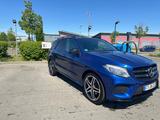 Mercedes-Benz GLE 350 d 4MATIC - - blaue Mercedes-Benz GLE 350