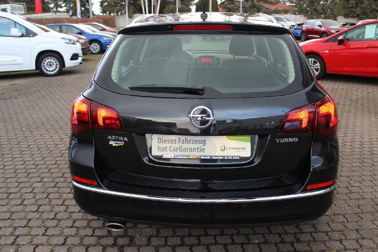 Fahrzeugabbildung Opel Astra J Sports Tourer Innovation